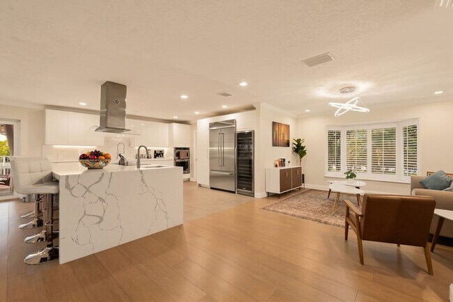 Building Photo - 5841 Bayview Dr