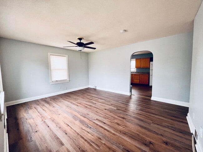 Building Photo - Four Bedroom off Dixie Highway