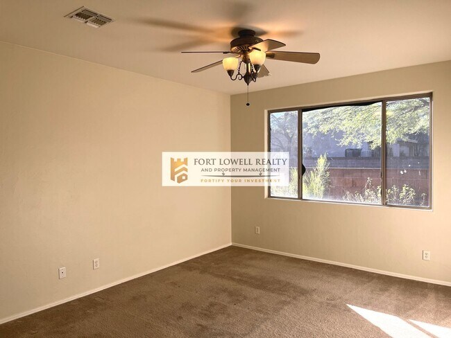 Building Photo - 3/2.5 2 car garage/washer/dryer/private yard