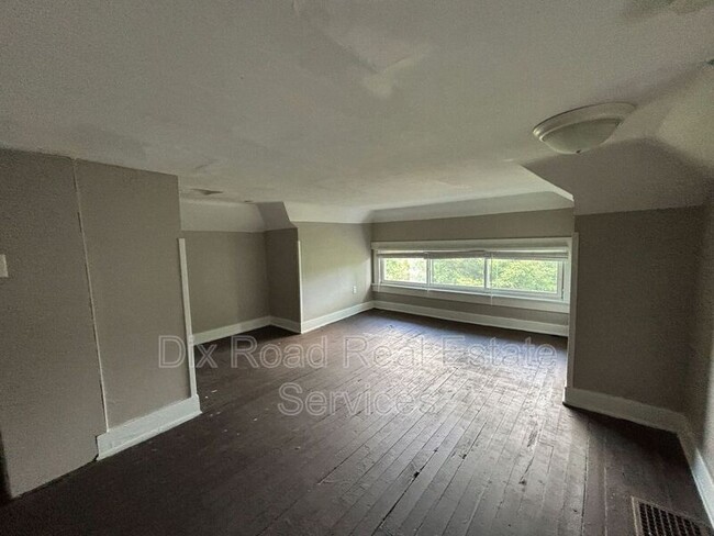 Building Photo - 1501 Viola Ave