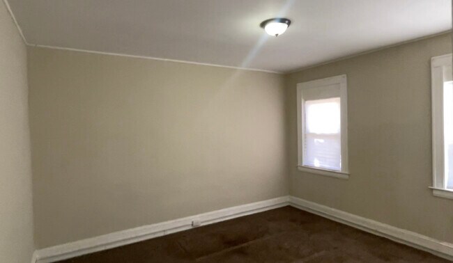 Building Photo - 417 Rosecroft Terrace