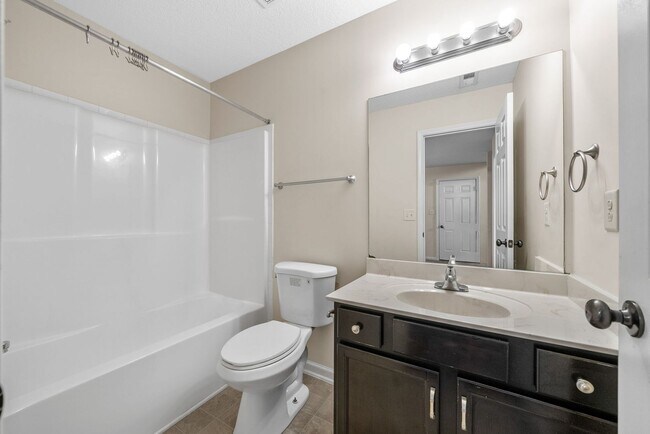 Building Photo - Large home ready for you to call home today!