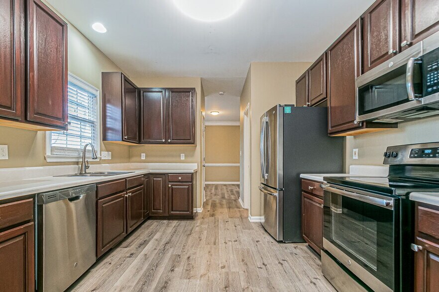 Building Photo - 5125 Casland Dr