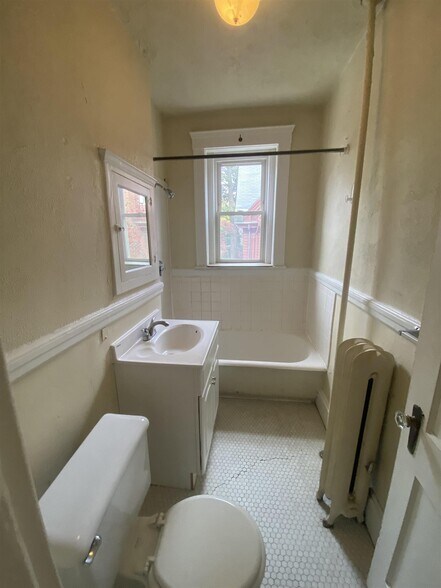 Building Photo - 10 Agassiz St