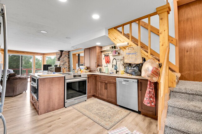 Building Photo - 204 Bristlecone Way