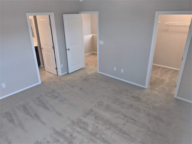 Building Photo - 2860 Alenga St