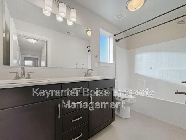 Building Photo - 2337 E Danzee Dr