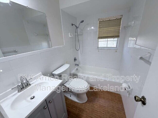 Building Photo - 1211 Robert King High Dr