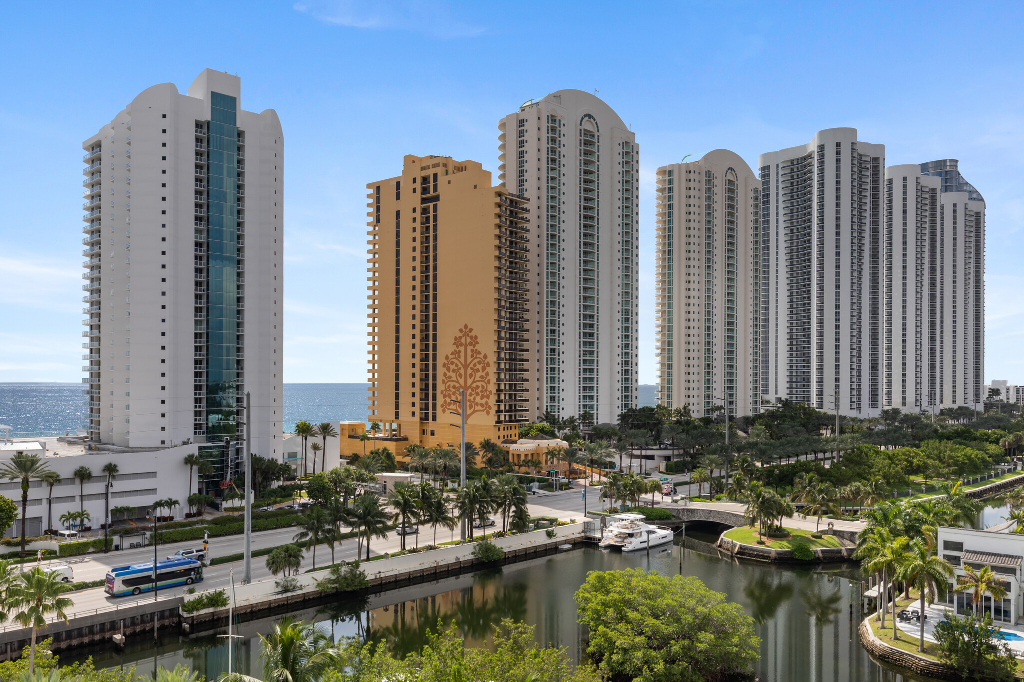 Building Photo - 16400 Collins Ave