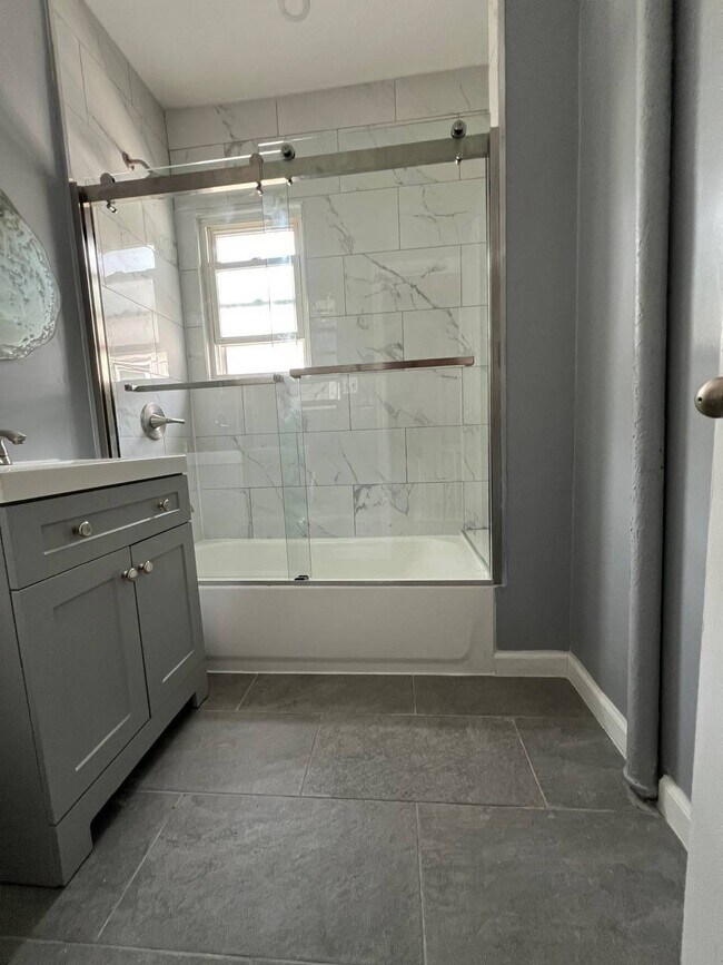 Building Photo - 27 Alton Pl