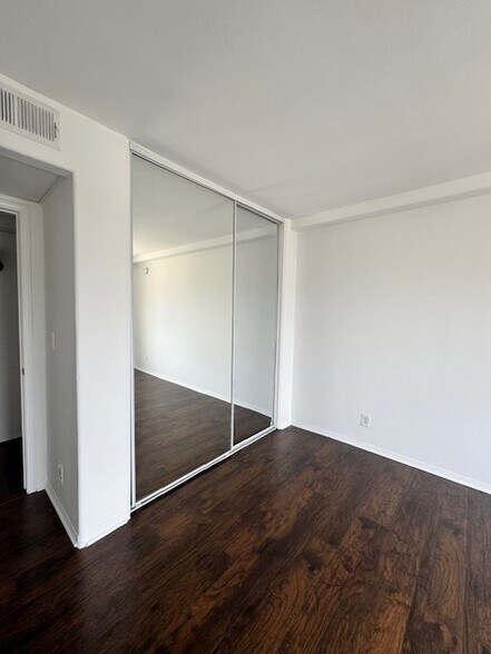 Building Photo - 3861 Vinton Ave
