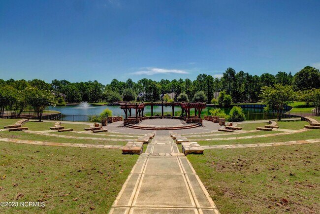 Building Photo - 3350 Club Villas Dr