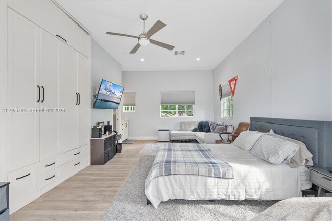 Building Photo - 9636 NE 5th Avenue Rd