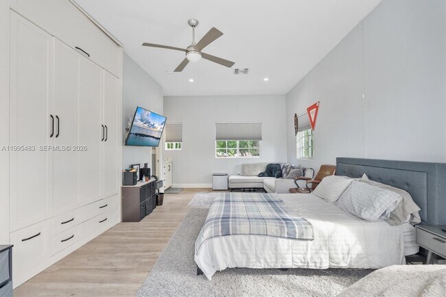 Building Photo - Northeast 5th Avenue Road, Miami Shores, FL 33138 - 5 BR 4 BA single-family home