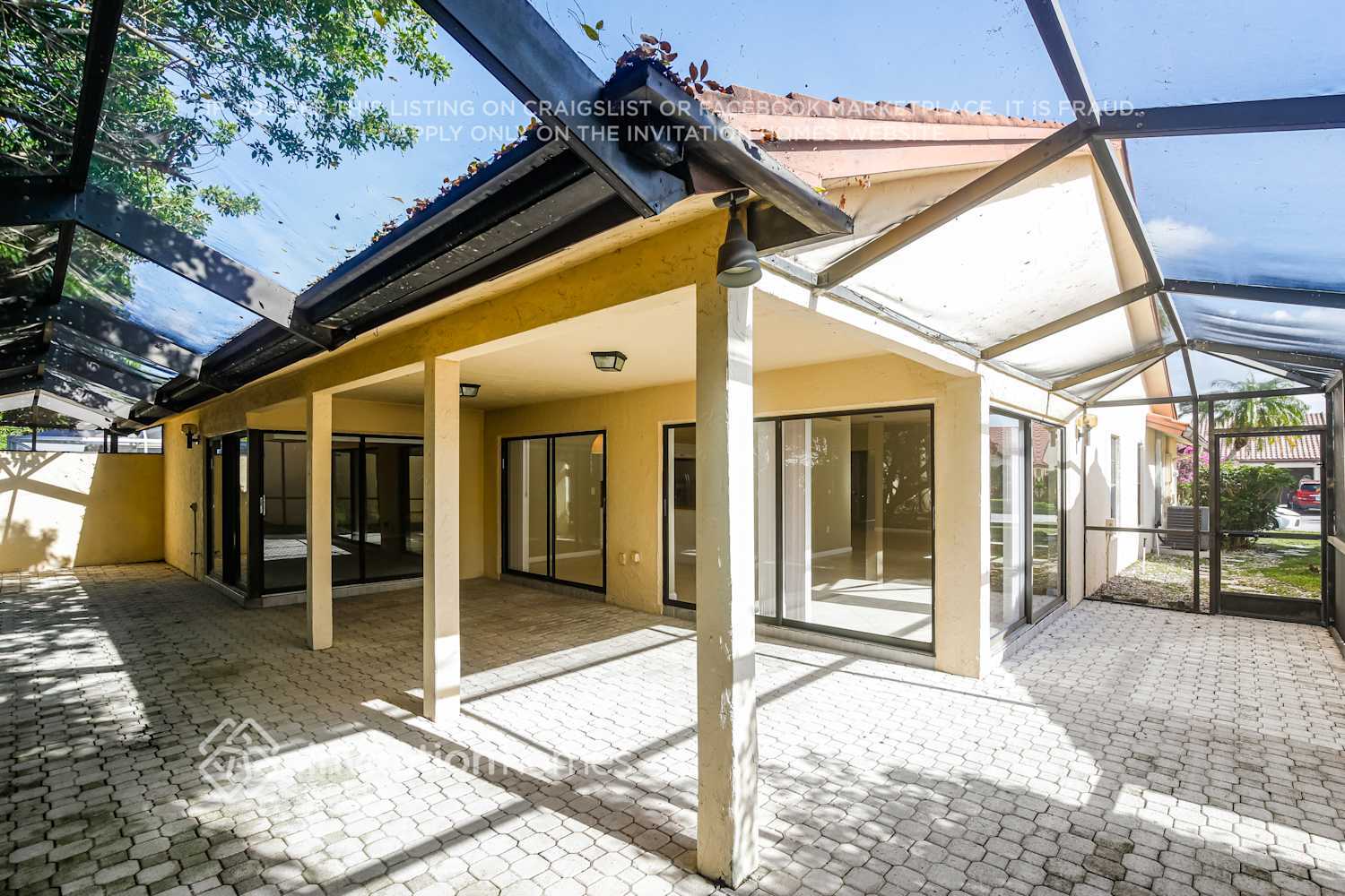 Building Photo - 7045 Golf Pointe Cir