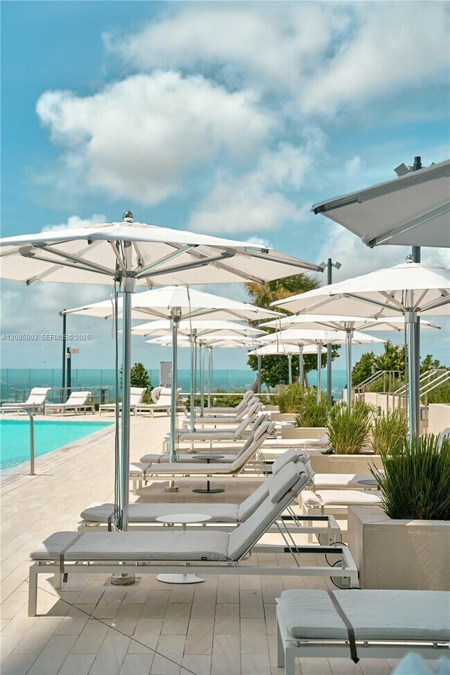 Building Photo - 300 Biscayne Blvd Way