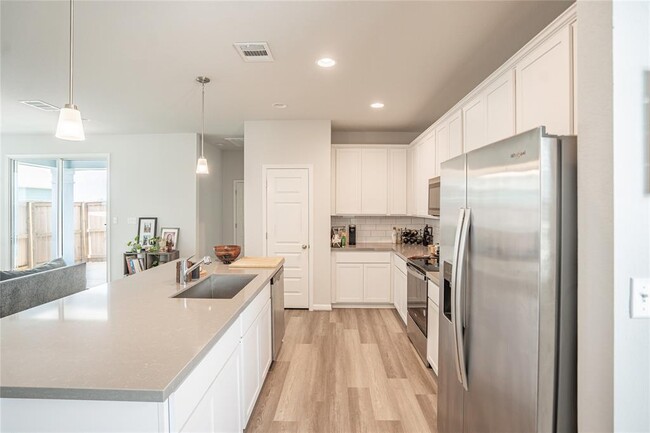 Building Photo - 301 Elm Br Trl