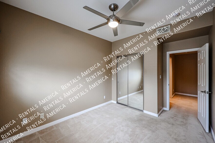 Building Photo - 8653 E Royal Palm Rd