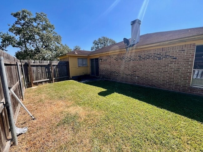 Building Photo - 1650 Shirley Cir