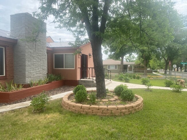 Building Photo - 444 E Montezuma Ave