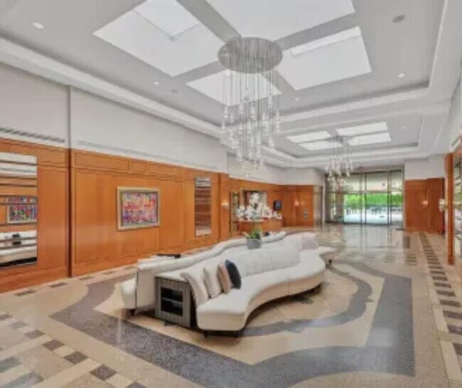 Building Photo - 1600 S Eads St