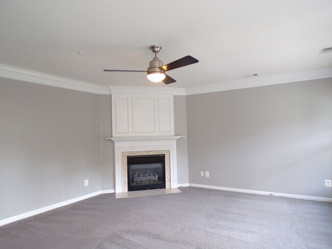 Building Photo - Two Bedroom, Two Level Condo Near Van Dorn...