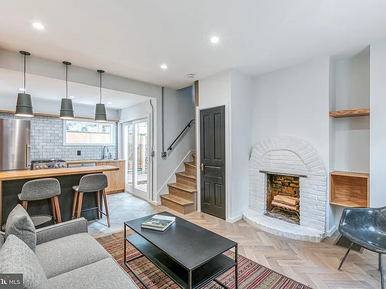 Building Photo - 2212 Panama St