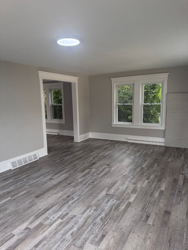 Building Photo - Recently Renovated 3-Bedroom, 1-Bath Home in Pleasantville