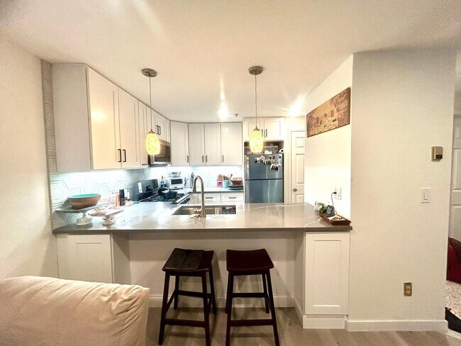 Building Photo - 1115 Willow Ave