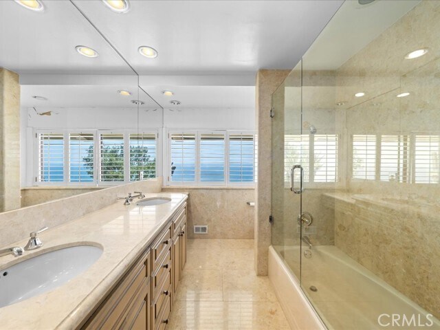 Building Photo - 709 Paseo Del Mar