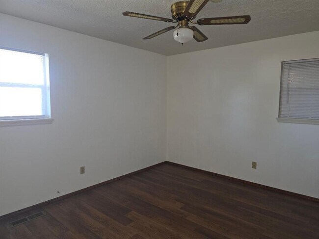 Building Photo - 5800 Kingston Rd