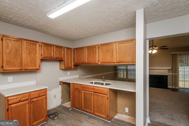 Building Photo - 1817 Cres Hill Dr NW