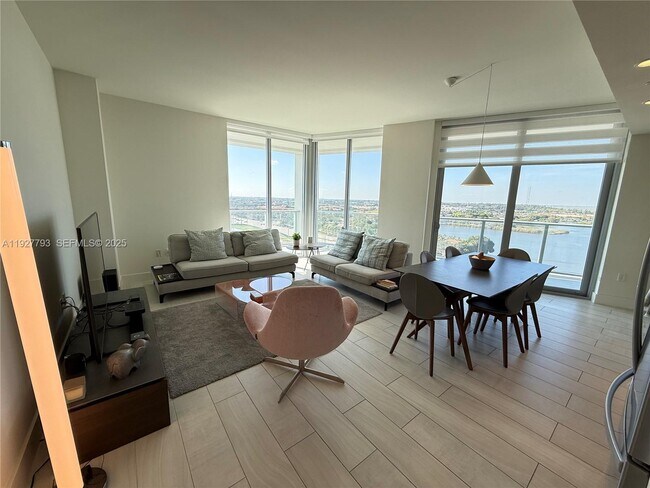 Building Photo - 2000 Metropica Wy