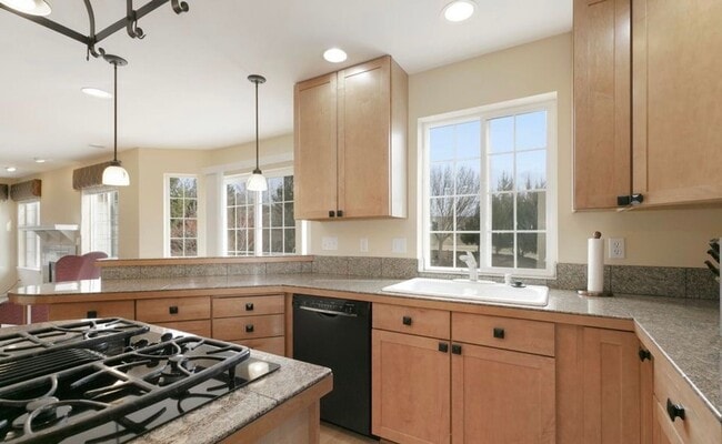 Building Photo - West Valley Home on a Hill