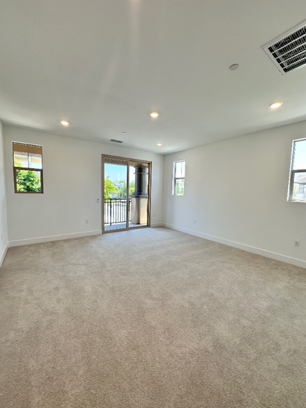 Building Photo - 140 Carmine