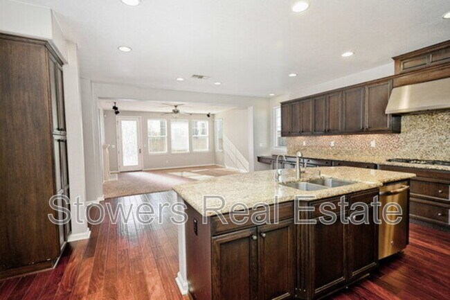 Building Photo - 630 Bond Ct