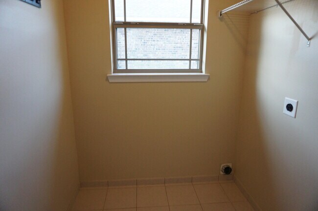 Building Photo - 5263 Moore Loop