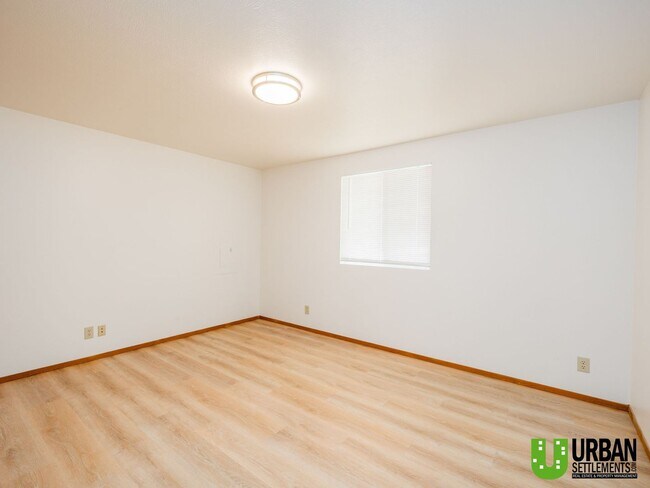 Building Photo - Upriver Dr. 3531-3533 E
