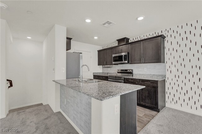 Building Photo - 2662 Champagne Gold Ave