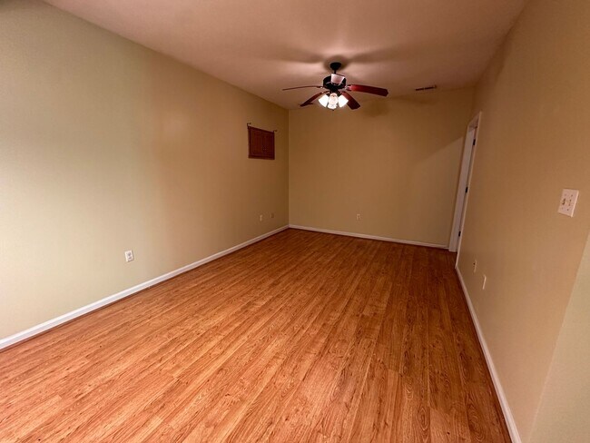 Building Photo - Spacious 2 bedroom 1 bath basement level apartment