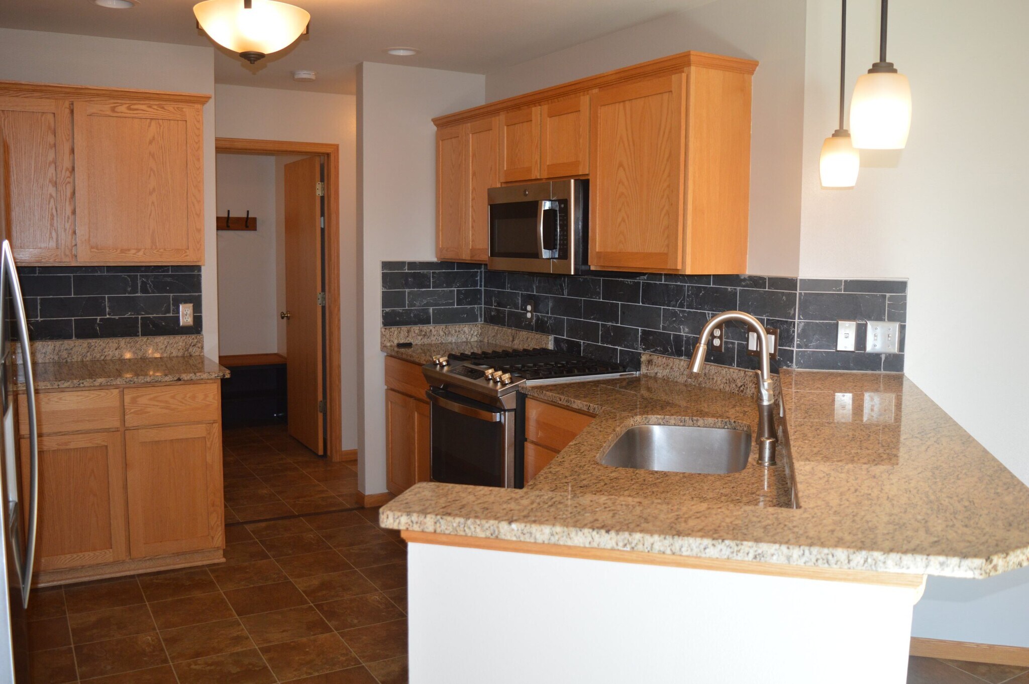 Building Photo - 8921 Snowberry Ln