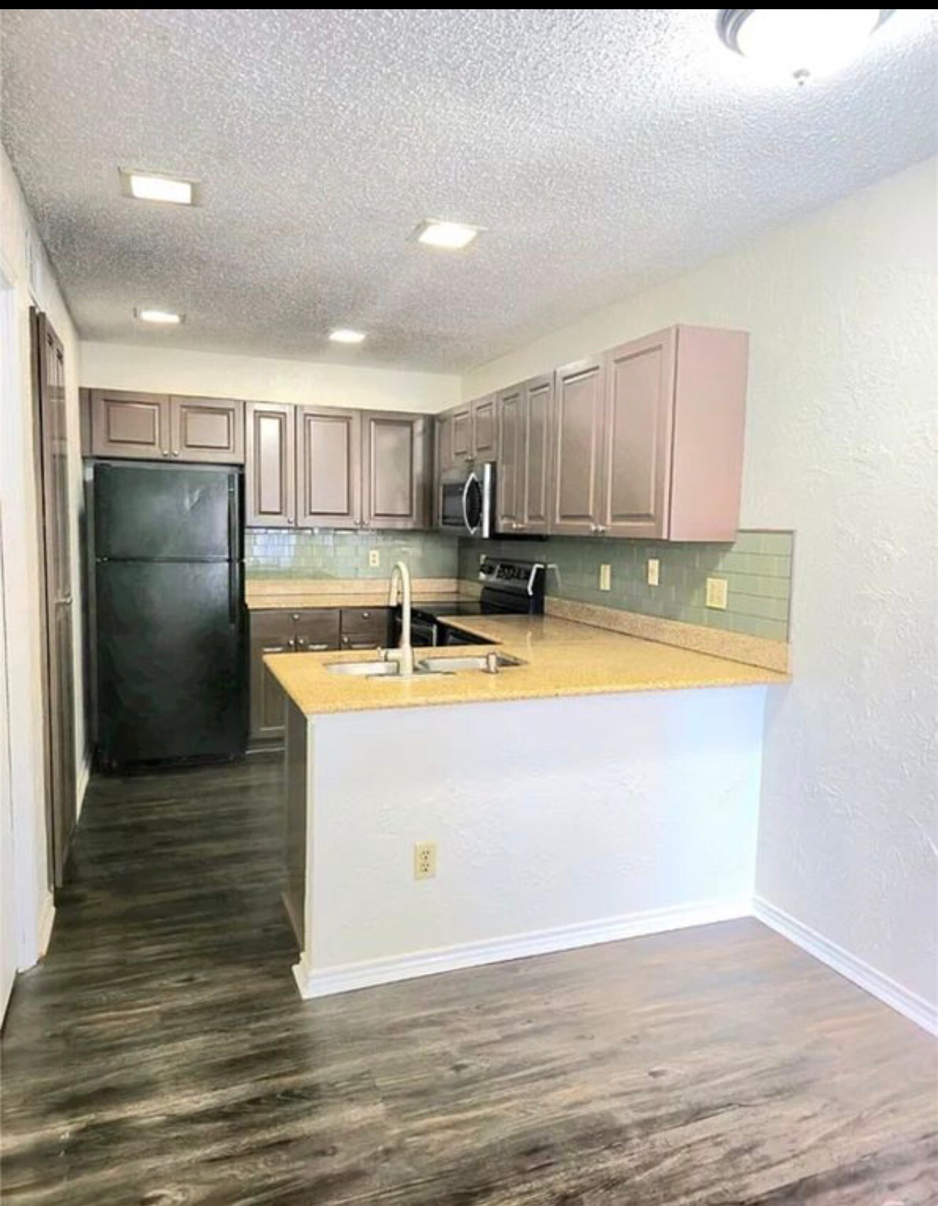 Building Photo - 565 Ranch Trl