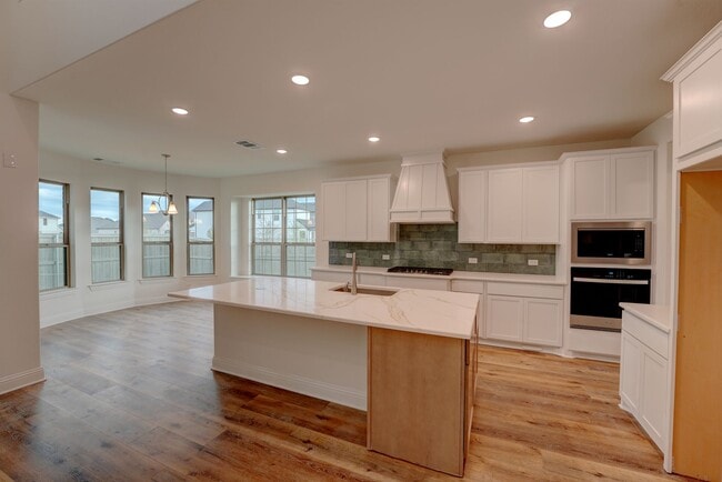 Building Photo - Must See 5 Bed 4.5 Bath in Northlake