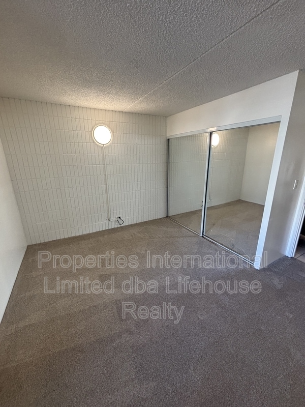 Building Photo - 1326 Ke’eaumoku St