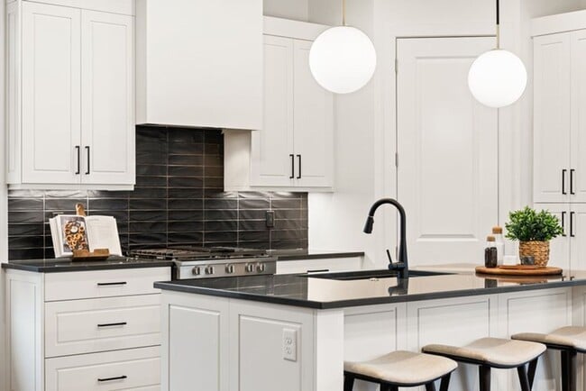 Building Photo - 3 Bedroom Single-Level Home with Resort-Style Amenities