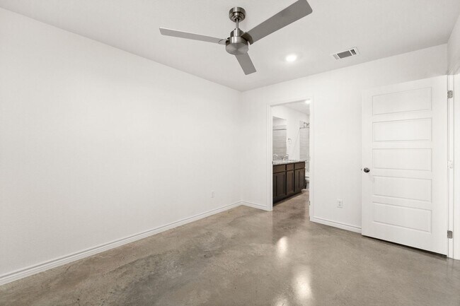 Building Photo - 1259 Concord Dr