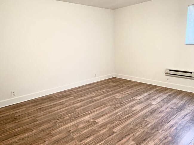 Building Photo - Beautiful Two Bedroom Apt; Salt Lake City, 1,000 sq ft; New Flooring