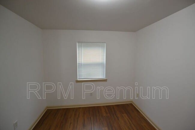 Building Photo - 947-957 Grebe St