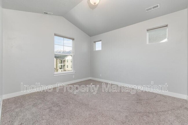 Building Photo - 654 N Emery Dr