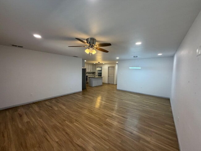 Building Photo - 1203 N Essex Ave